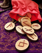 Runes nordiques en bois